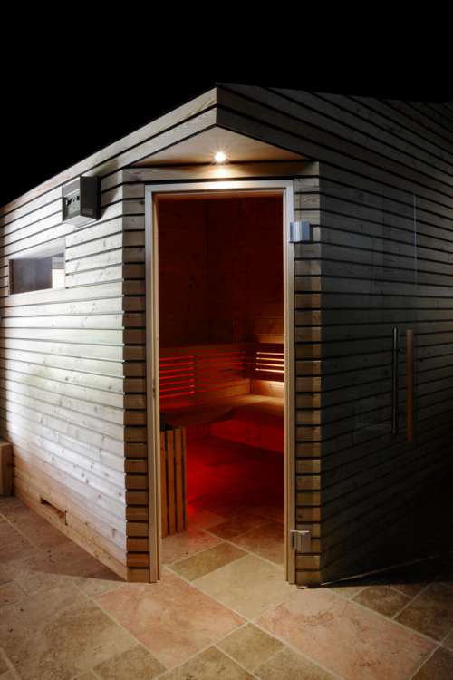 Sauna aussen beleuchtet